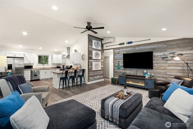 11316 Laurel Place, Anderson Island, WA 98303