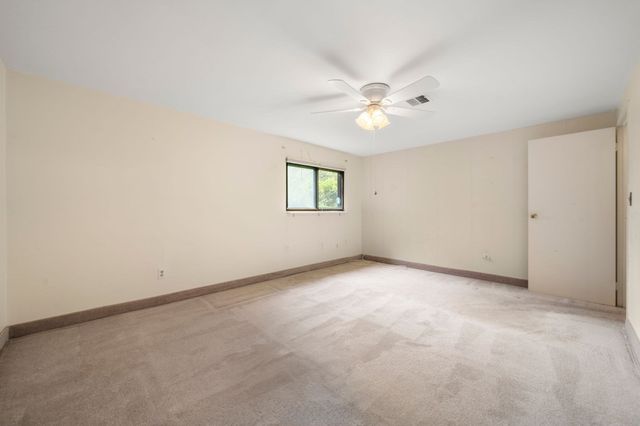 221 Oak 17-12, Brockton, MA 02301
