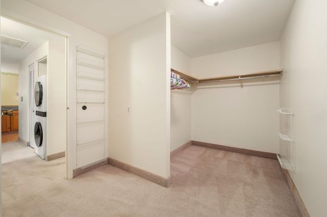 221 Oak 17-12, Brockton, MA 02301