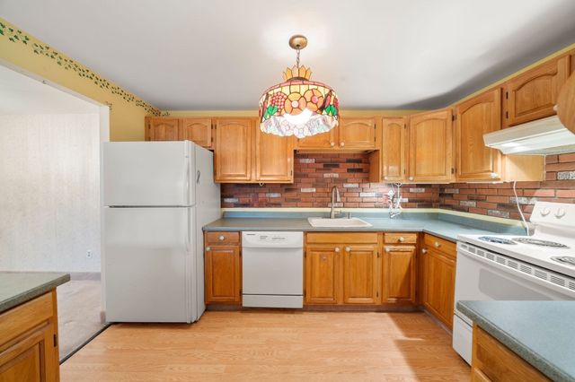 221 Oak 17-12, Brockton, MA 02301