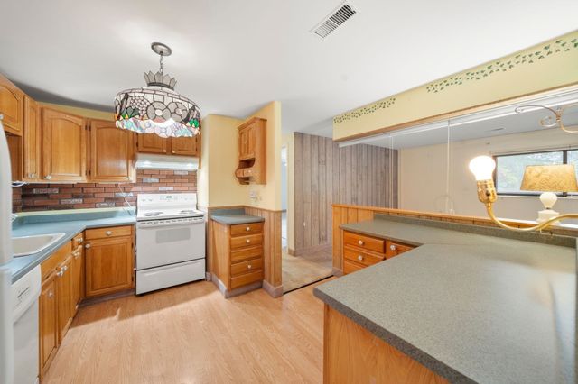 221 Oak 17-12, Brockton, MA 02301