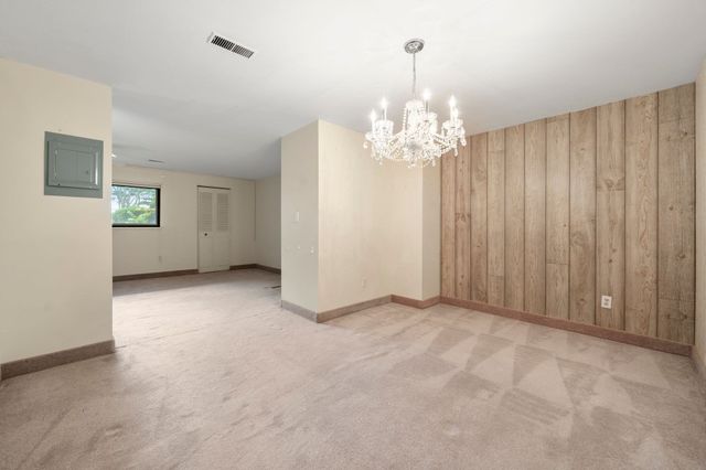 221 Oak 17-12, Brockton, MA 02301