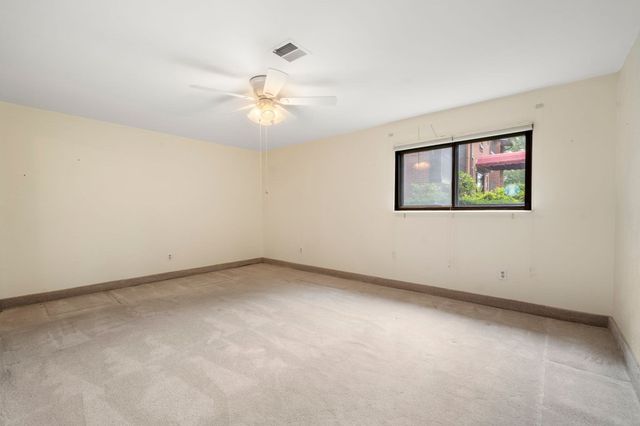 221 Oak 17-12, Brockton, MA 02301