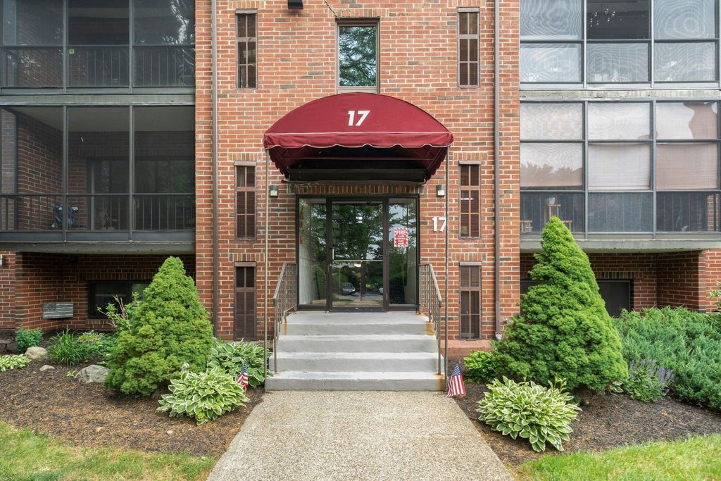 221 Oak 17-12, Brockton, MA 02301
