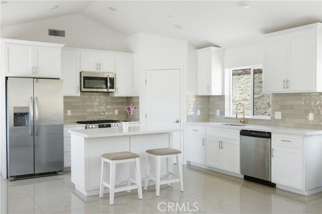 3086 Crystal Ridge Lane, Colton, CA 92324