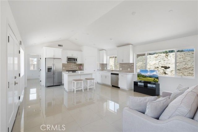 3086 Crystal Ridge Lane, Colton, CA 92324