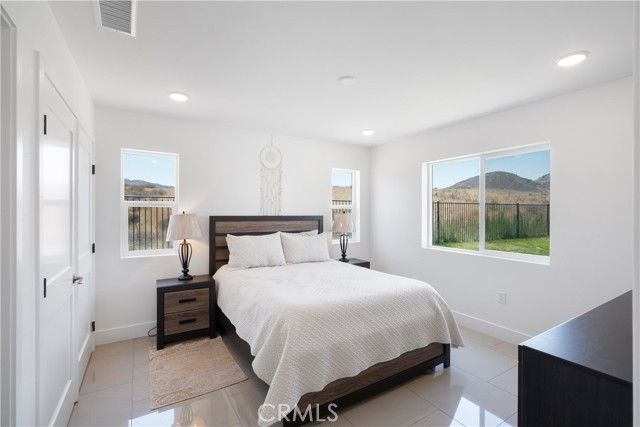 3086 Crystal Ridge Lane, Colton, CA 92324