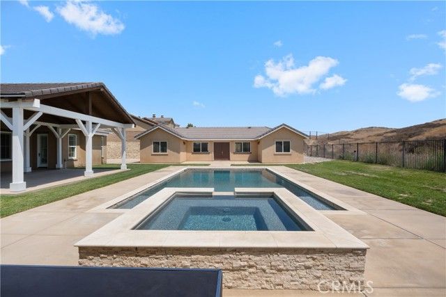 3086 Crystal Ridge Lane, Colton, CA 92324