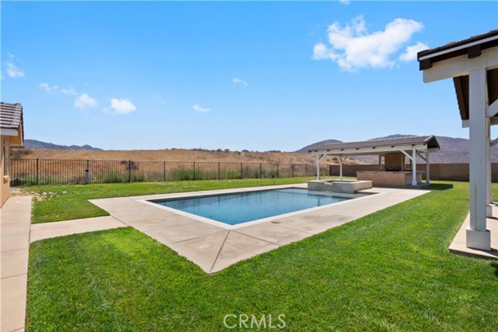 3086 Crystal Ridge Lane, Colton, CA 92324
