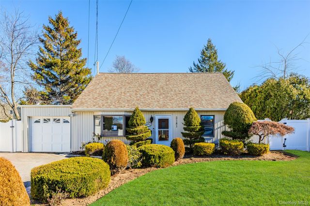 2181 Hortense Avenue, Seaford, NY 11783