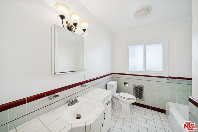 1270 N Havenhurst Drive 12, West Hollywood, CA 90046