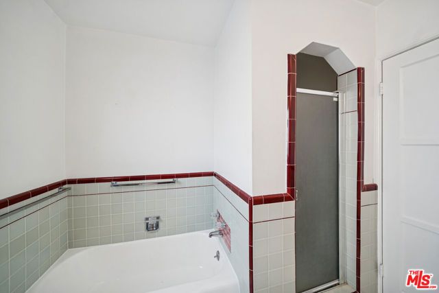 1270 N Havenhurst Drive 12, West Hollywood, CA 90046