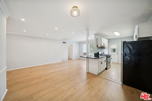 1270 N Havenhurst Drive 12, West Hollywood, CA 90046