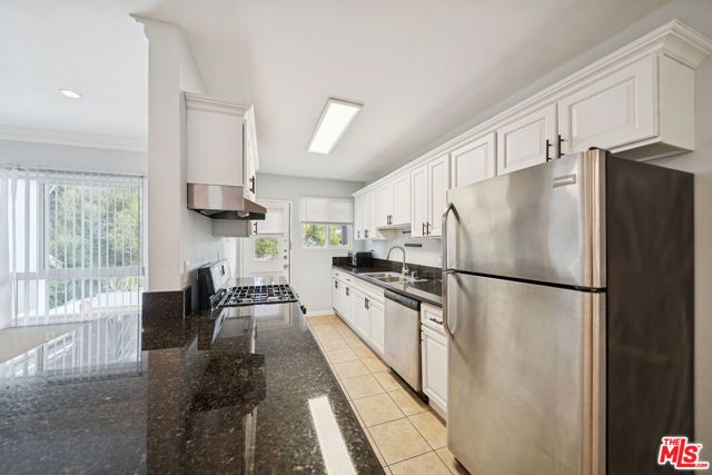 1270 N Havenhurst Drive 12, West Hollywood, CA 90046