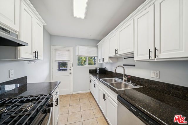 1270 N Havenhurst Drive 12, West Hollywood, CA 90046