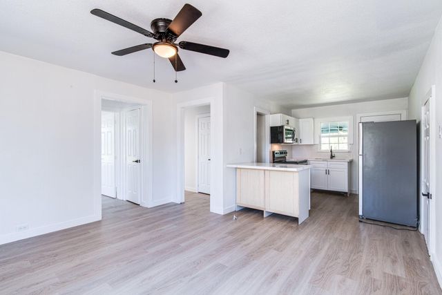 1105 N Valderas Street, Angleton, TX 77515