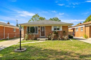 6131 N Evangeline Street, Dearborn Heights, MI 48127