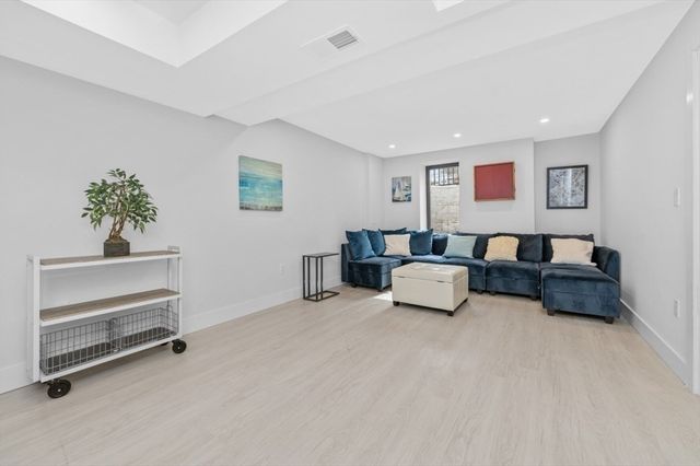 70 Washington St, Newton, MA 02458