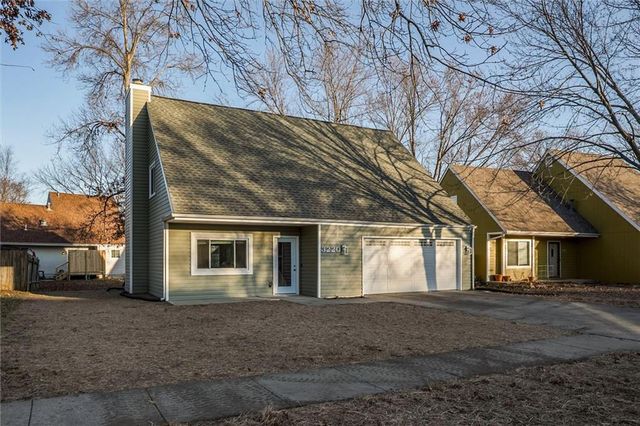 3220 Creekwood Drive, Lawrence, KS 66049