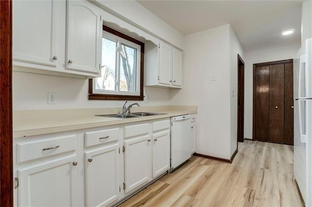 3220 Creekwood Drive, Lawrence, KS 66049