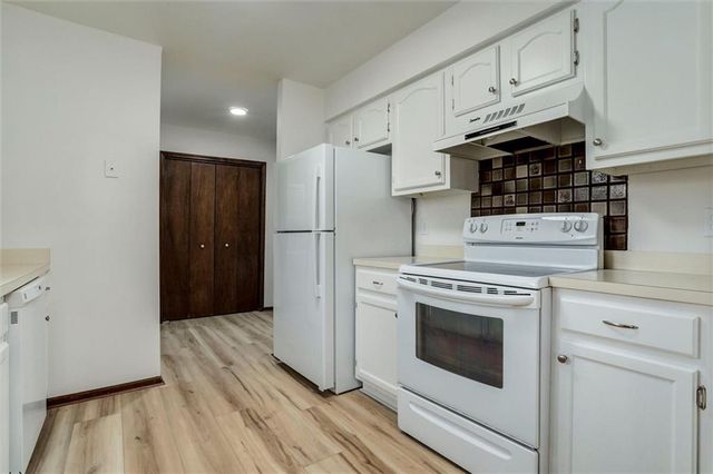 3220 Creekwood Drive, Lawrence, KS 66049