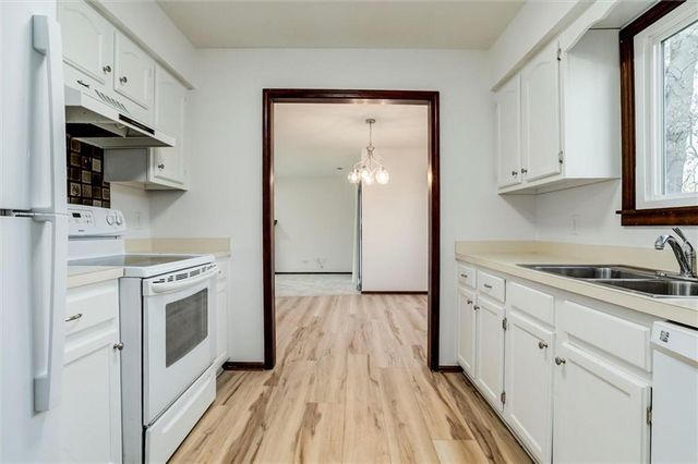 3220 Creekwood Drive, Lawrence, KS 66049