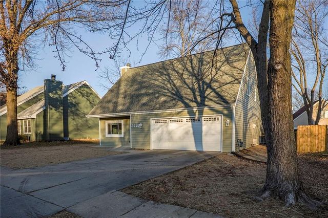 3220 Creekwood Drive, Lawrence, KS 66049