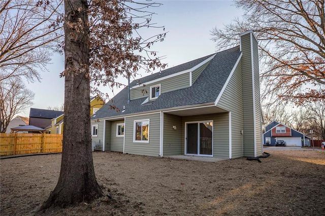 3220 Creekwood Drive, Lawrence, KS 66049