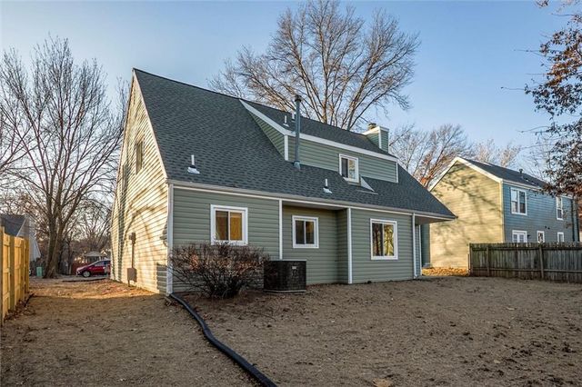 3220 Creekwood Drive, Lawrence, KS 66049