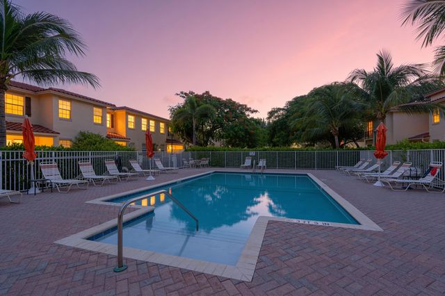 1020 E LONGPORT Circle 6B, Delray Beach, FL 33444