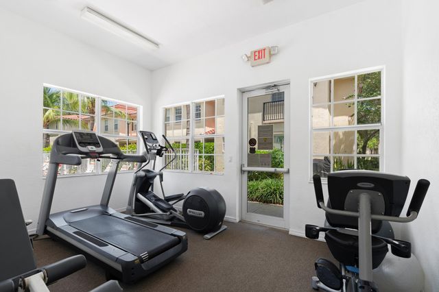 1020 E LONGPORT Circle 6B, Delray Beach, FL 33444