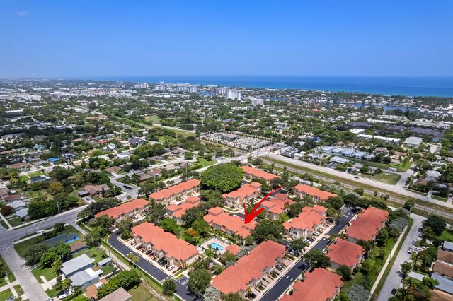 1020 E LONGPORT Circle 6B, Delray Beach, FL 33444