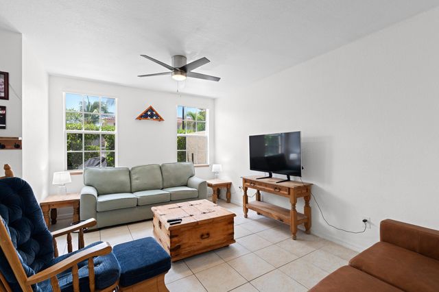 1020 E LONGPORT Circle 6B, Delray Beach, FL 33444