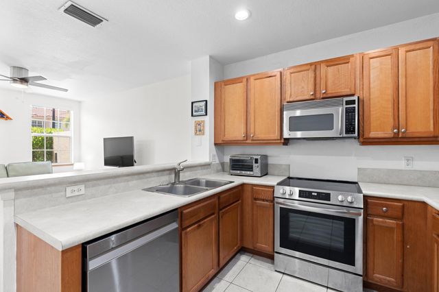 1020 E LONGPORT Circle 6B, Delray Beach, FL 33444