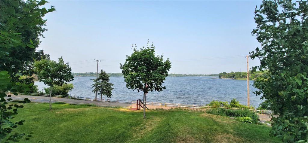 2331 W Medicine Lake Drive, Plymouth, MN 55441