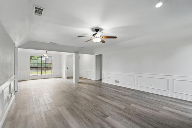 829 Hunters Creek Drive, Desoto, TX 75115