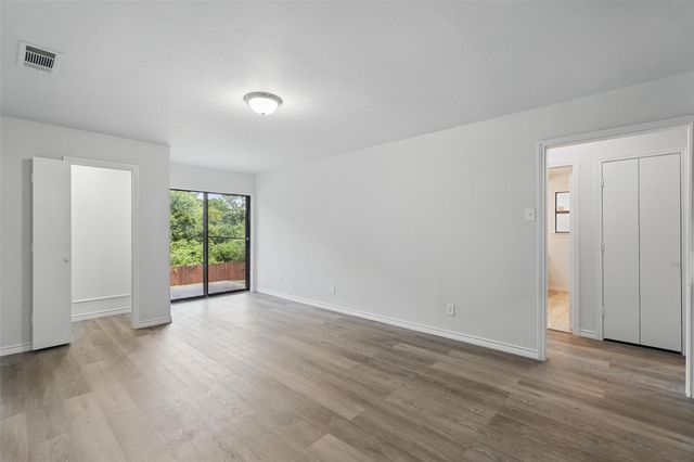 829 Hunters Creek Drive, Desoto, TX 75115