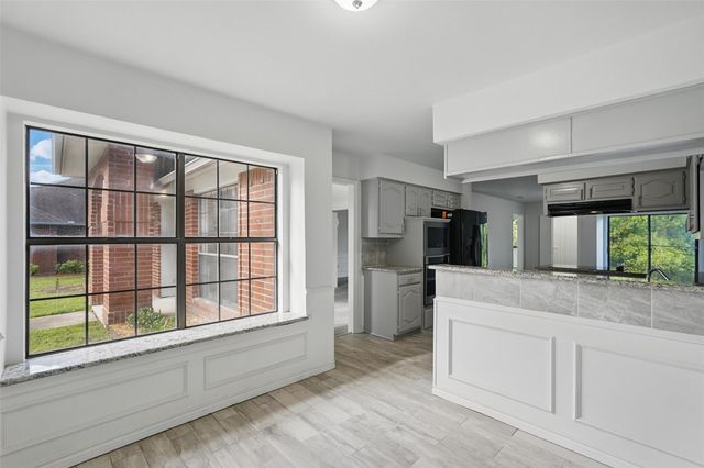 829 Hunters Creek Drive, Desoto, TX 75115