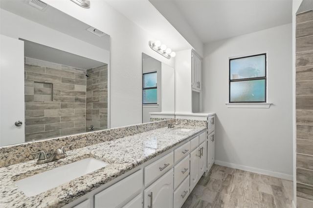 829 Hunters Creek Drive, Desoto, TX 75115