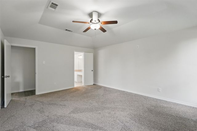 829 Hunters Creek Drive, Desoto, TX 75115