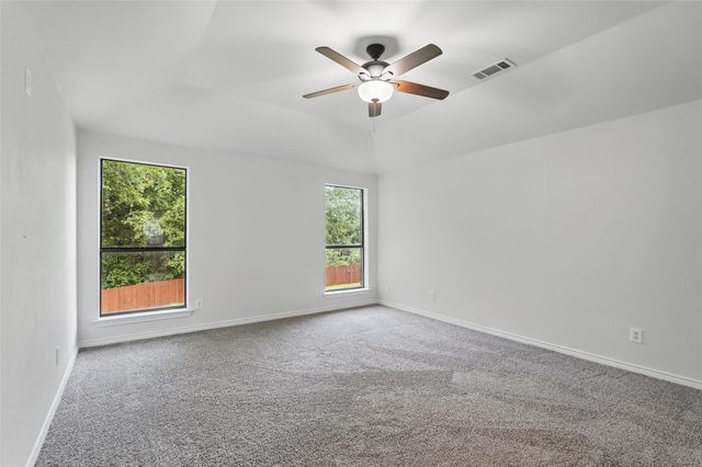 829 Hunters Creek Drive, Desoto, TX 75115