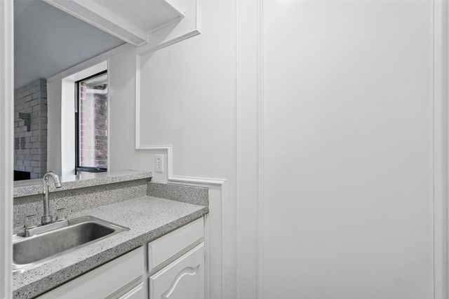 829 Hunters Creek Drive, Desoto, TX 75115