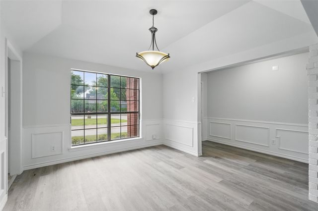 829 Hunters Creek Drive, Desoto, TX 75115