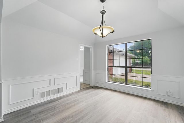 829 Hunters Creek Drive, Desoto, TX 75115