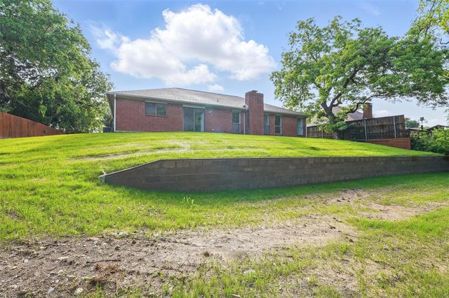 829 Hunters Creek Drive, Desoto, TX 75115