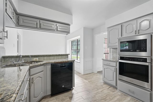 829 Hunters Creek Drive, Desoto, TX 75115