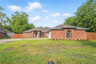 829 Hunters Creek Drive, Desoto, TX 75115