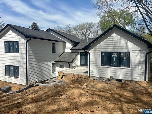 15 Strawberry Hill Road, Hillsdale, NJ 07642