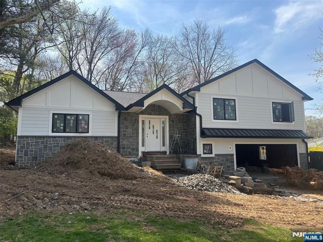 15 Strawberry Hill Road, Hillsdale, NJ 07642