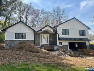 15 Strawberry Hill Road, Hillsdale, NJ 07642